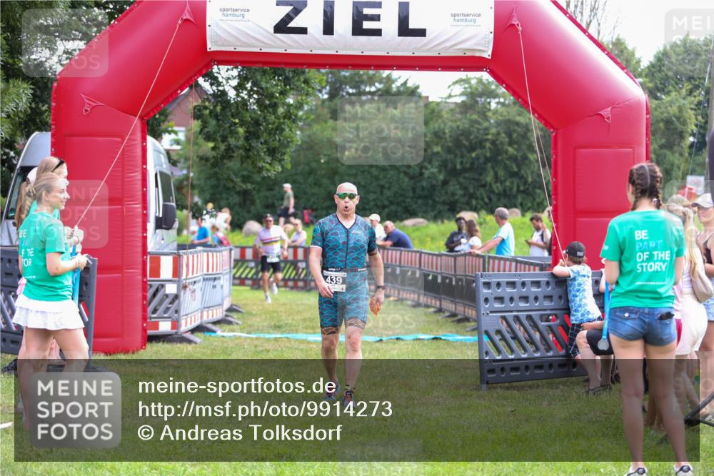21.06.2026 - 29. Vierlanden-Triathlon Andreas Tolksdorf http://msf.ph/oto/9914273 21.06.2026 11:21:29 Ziel 411, 439 meine-sportfotos.de