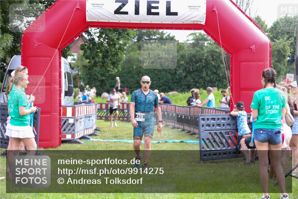 21.06.2026 - 29. Vierlanden-Triathlon Andreas Tolksdorf http://msf.ph/oto/9914275 21.06.2026 11:21:29 Ziel 411, 439 meine-sportfotos.de