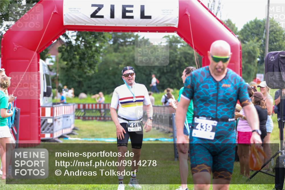 21.06.2026 - 29. Vierlanden-Triathlon Andreas Tolksdorf http://msf.ph/oto/9914278 21.06.2026 11:21:40 Ziel  meine-sportfotos.de