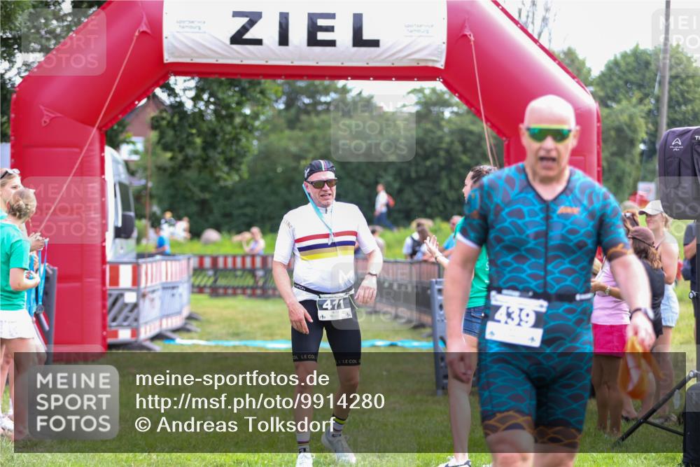 21.06.2026 - 29. Vierlanden-Triathlon Andreas Tolksdorf http://msf.ph/oto/9914280 21.06.2026 11:21:40 Ziel  meine-sportfotos.de