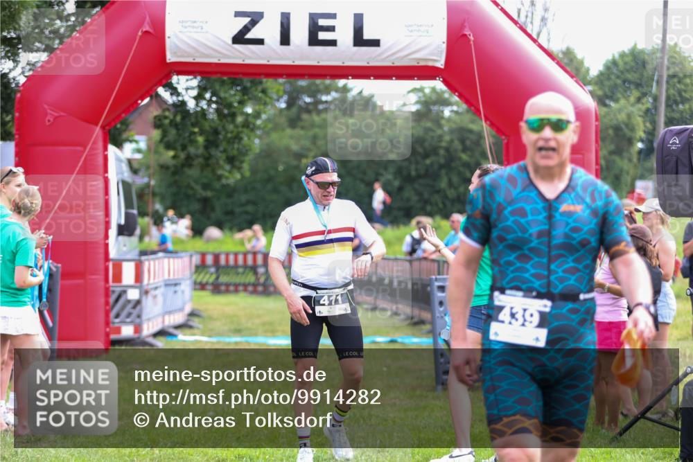 21.06.2026 - 29. Vierlanden-Triathlon Andreas Tolksdorf http://msf.ph/oto/9914282 21.06.2026 11:21:40 Ziel  meine-sportfotos.de