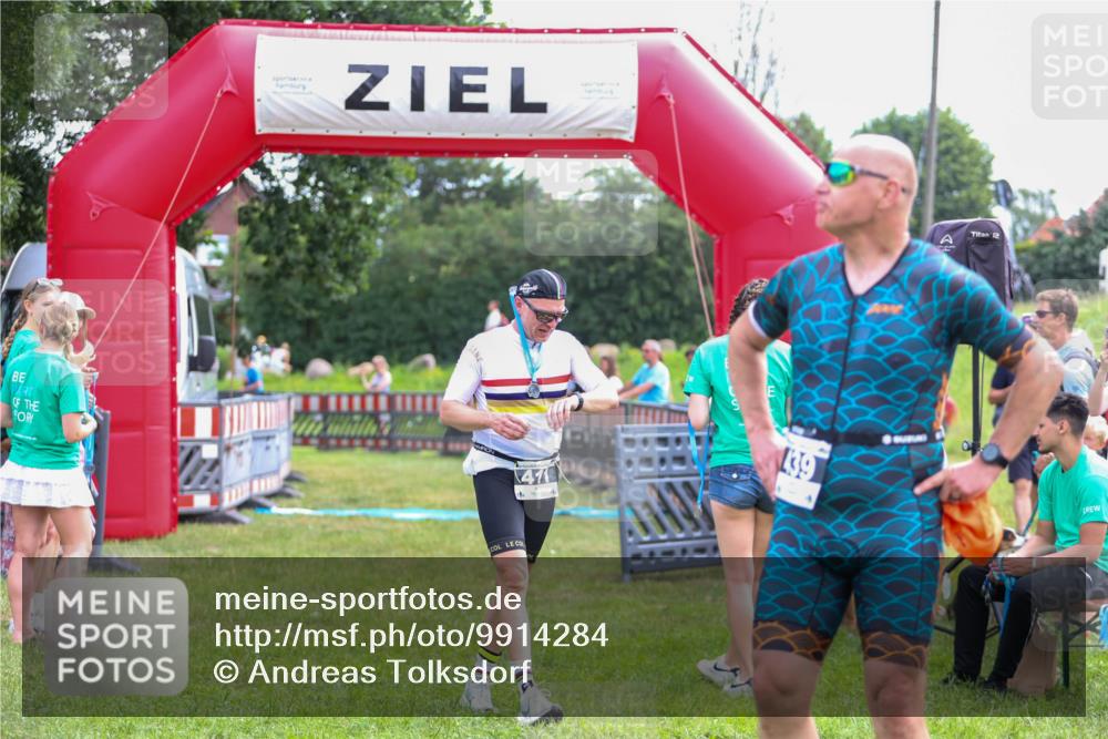 21.06.2026 - 29. Vierlanden-Triathlon Andreas Tolksdorf http://msf.ph/oto/9914284 21.06.2026 11:21:41 Ziel  meine-sportfotos.de