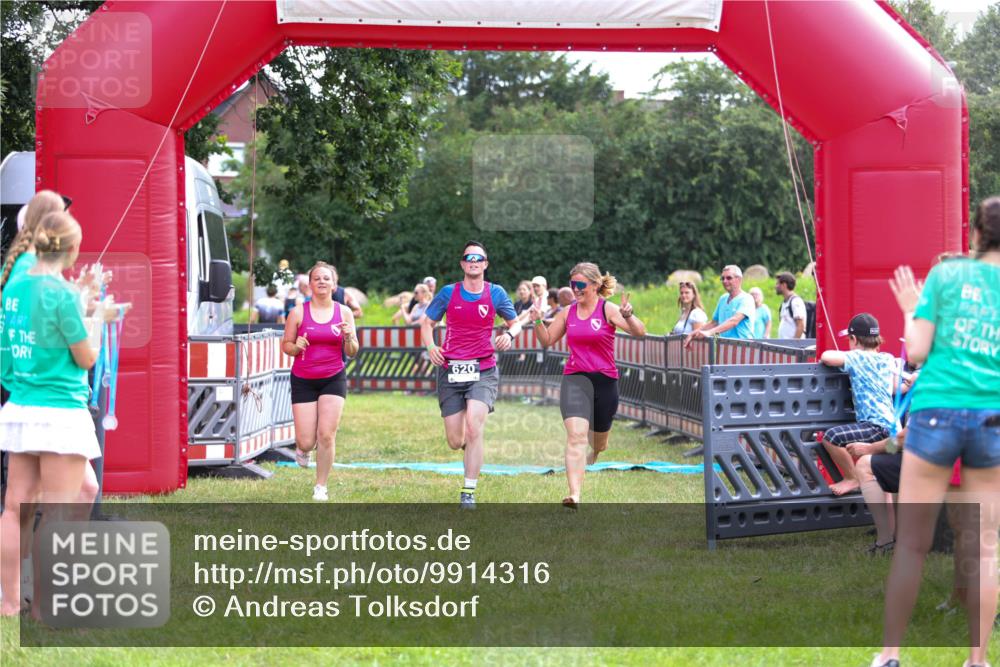 21.06.2026 - 29. Vierlanden-Triathlon Andreas Tolksdorf http://msf.ph/oto/9914316 21.06.2026 11:22:05 Ziel 417, 445, 620 meine-sportfotos.de