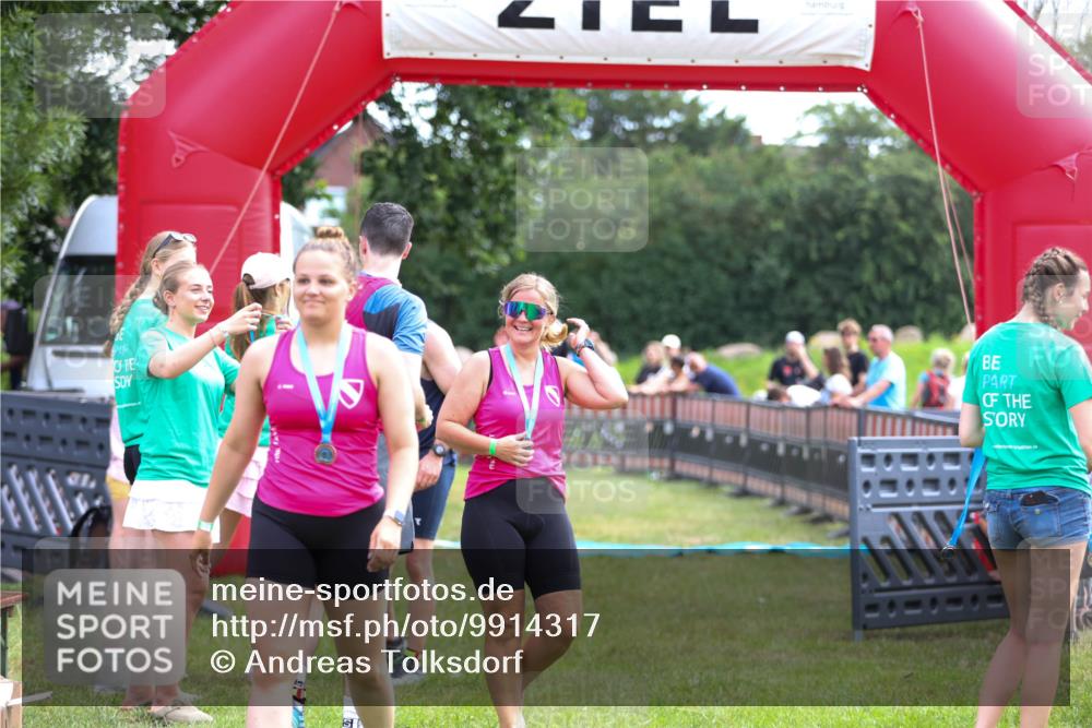 21.06.2026 - 29. Vierlanden-Triathlon Andreas Tolksdorf http://msf.ph/oto/9914317 21.06.2026 11:22:14 Ziel 417, 445 meine-sportfotos.de