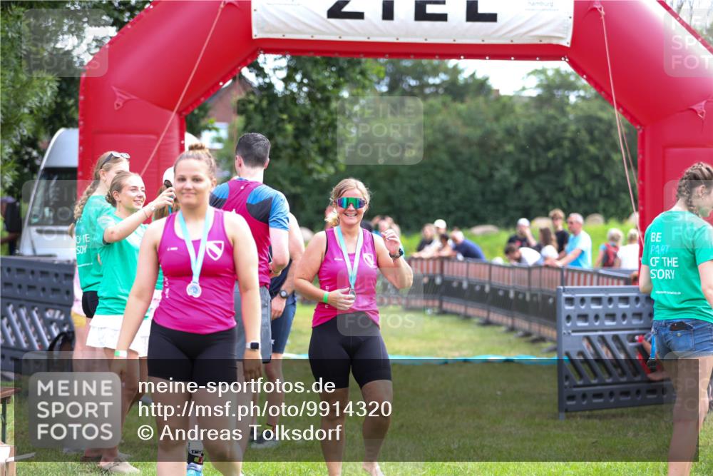 21.06.2026 - 29. Vierlanden-Triathlon Andreas Tolksdorf http://msf.ph/oto/9914320 21.06.2026 11:22:14 Ziel 417, 445 meine-sportfotos.de