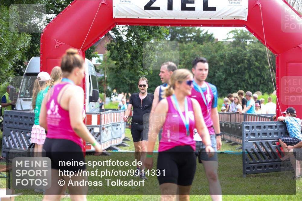 21.06.2026 - 29. Vierlanden-Triathlon Andreas Tolksdorf http://msf.ph/oto/9914331 21.06.2026 11:22:17 Ziel 220, 417 meine-sportfotos.de
