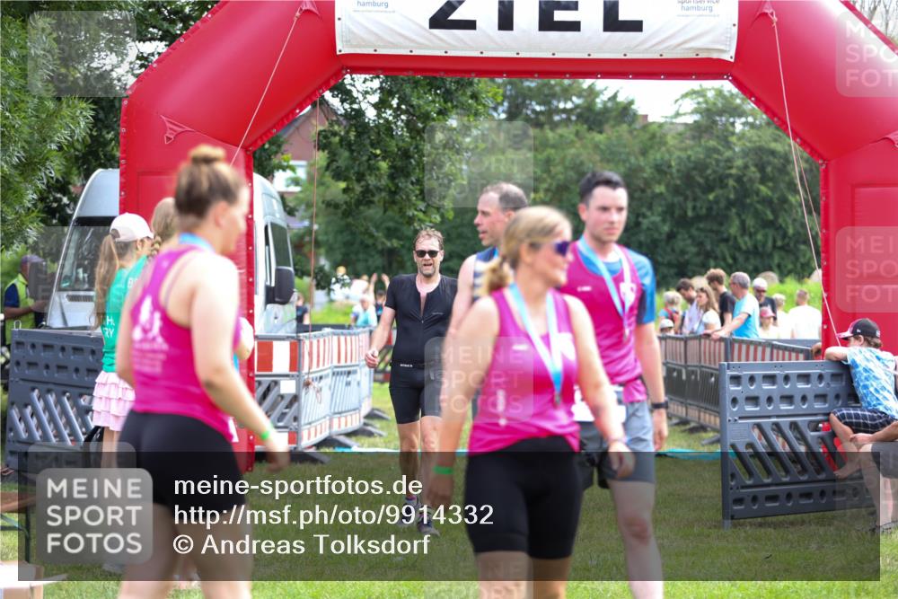 21.06.2026 - 29. Vierlanden-Triathlon Andreas Tolksdorf http://msf.ph/oto/9914332 21.06.2026 11:22:17 Ziel 220, 417 meine-sportfotos.de