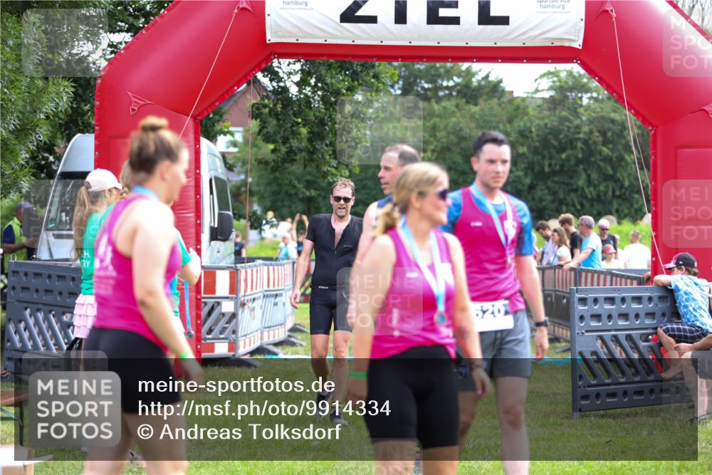 21.06.2026 - 29. Vierlanden-Triathlon Andreas Tolksdorf http://msf.ph/oto/9914334 21.06.2026 11:22:17 Ziel 220, 417 meine-sportfotos.de