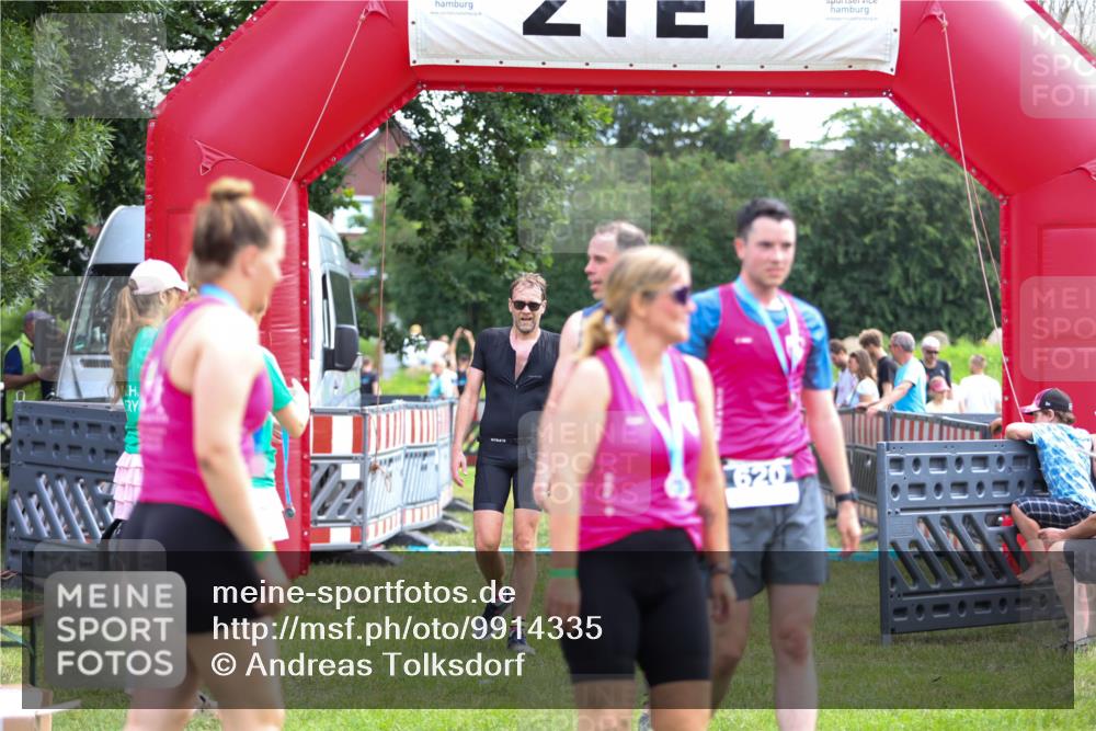 21.06.2026 - 29. Vierlanden-Triathlon Andreas Tolksdorf http://msf.ph/oto/9914335 21.06.2026 11:22:18 Ziel 220, 417 meine-sportfotos.de