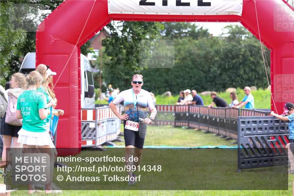 21.06.2026 - 29. Vierlanden-Triathlon Andreas Tolksdorf http://msf.ph/oto/9914348 21.06.2026 11:22:37 Ziel  meine-sportfotos.de
