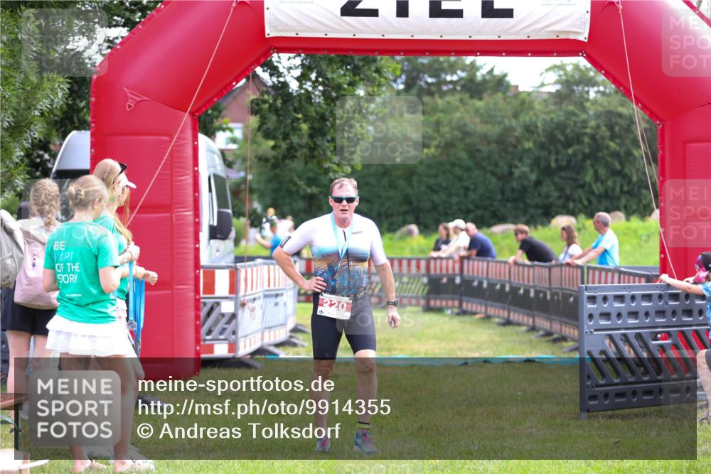 21.06.2026 - 29. Vierlanden-Triathlon Andreas Tolksdorf http://msf.ph/oto/9914355 21.06.2026 11:22:37 Ziel  meine-sportfotos.de