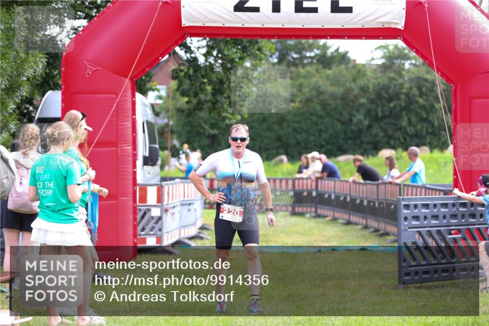 21.06.2026 - 29. Vierlanden-Triathlon Andreas Tolksdorf http://msf.ph/oto/9914356 21.06.2026 11:22:37 Ziel  meine-sportfotos.de