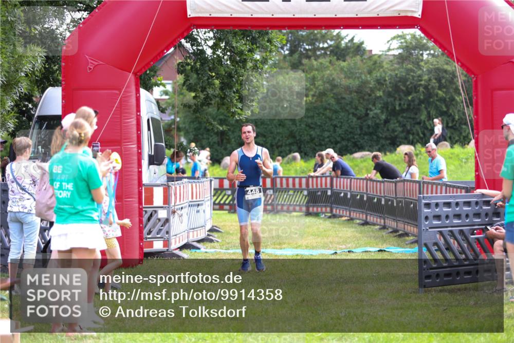 21.06.2026 - 29. Vierlanden-Triathlon Andreas Tolksdorf http://msf.ph/oto/9914358 21.06.2026 11:22:50 Ziel 448 meine-sportfotos.de