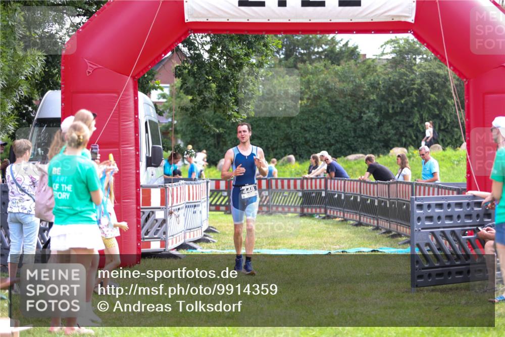 21.06.2026 - 29. Vierlanden-Triathlon Andreas Tolksdorf http://msf.ph/oto/9914359 21.06.2026 11:22:50 Ziel 448 meine-sportfotos.de