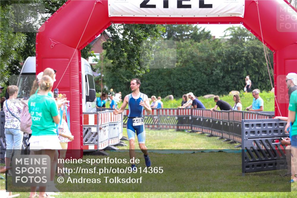 21.06.2026 - 29. Vierlanden-Triathlon Andreas Tolksdorf http://msf.ph/oto/9914365 21.06.2026 11:22:50 Ziel 448 meine-sportfotos.de