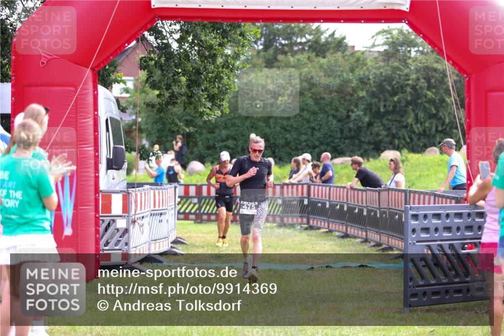 21.06.2026 - 29. Vierlanden-Triathlon Andreas Tolksdorf http://msf.ph/oto/9914369 21.06.2026 11:23:04 Ziel 443, 471, 475 meine-sportfotos.de