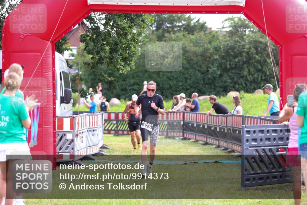 21.06.2026 - 29. Vierlanden-Triathlon Andreas Tolksdorf http://msf.ph/oto/9914373 21.06.2026 11:23:04 Ziel 443, 471, 475 meine-sportfotos.de