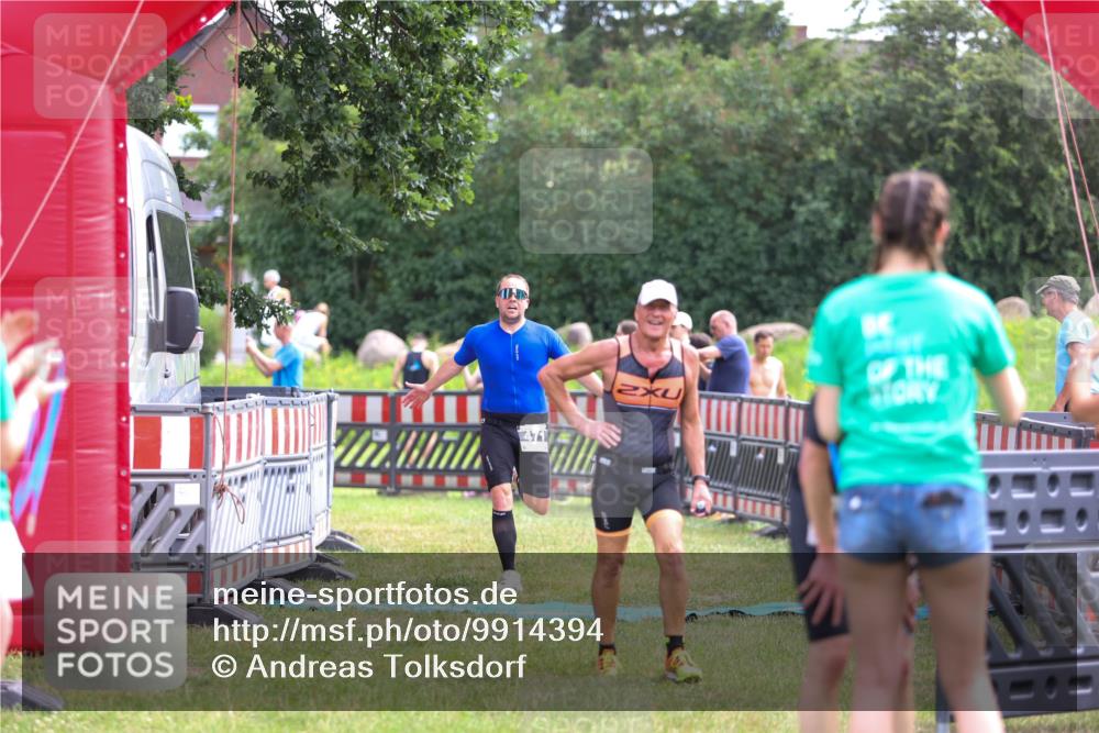 21.06.2026 - 29. Vierlanden-Triathlon Andreas Tolksdorf http://msf.ph/oto/9914394 21.06.2026 11:23:09 Ziel 443, 471 meine-sportfotos.de