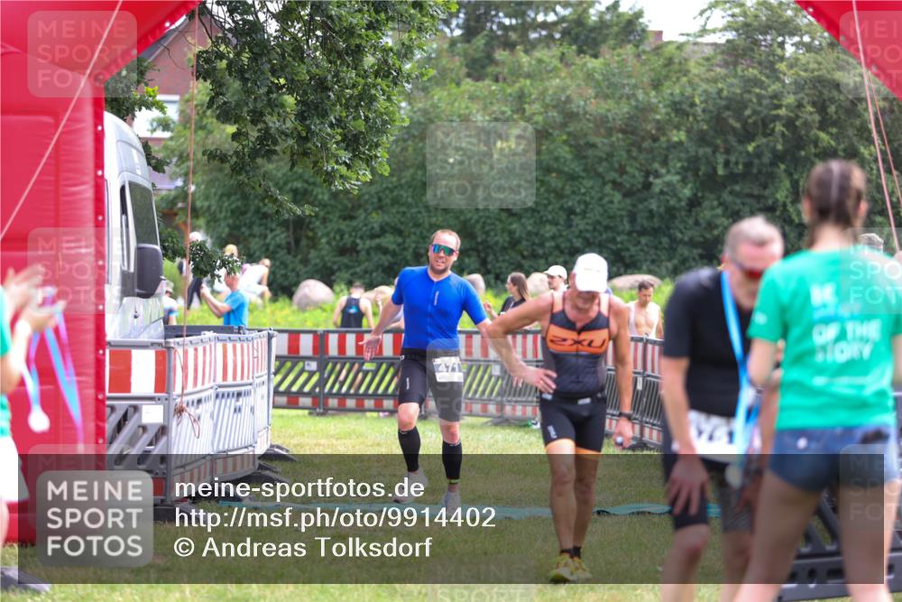 21.06.2026 - 29. Vierlanden-Triathlon Andreas Tolksdorf http://msf.ph/oto/9914402 21.06.2026 11:23:09 Ziel 443, 471 meine-sportfotos.de
