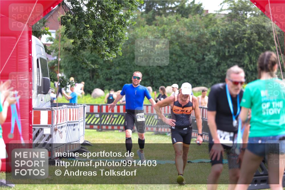 21.06.2026 - 29. Vierlanden-Triathlon Andreas Tolksdorf http://msf.ph/oto/9914403 21.06.2026 11:23:09 Ziel 443, 471 meine-sportfotos.de
