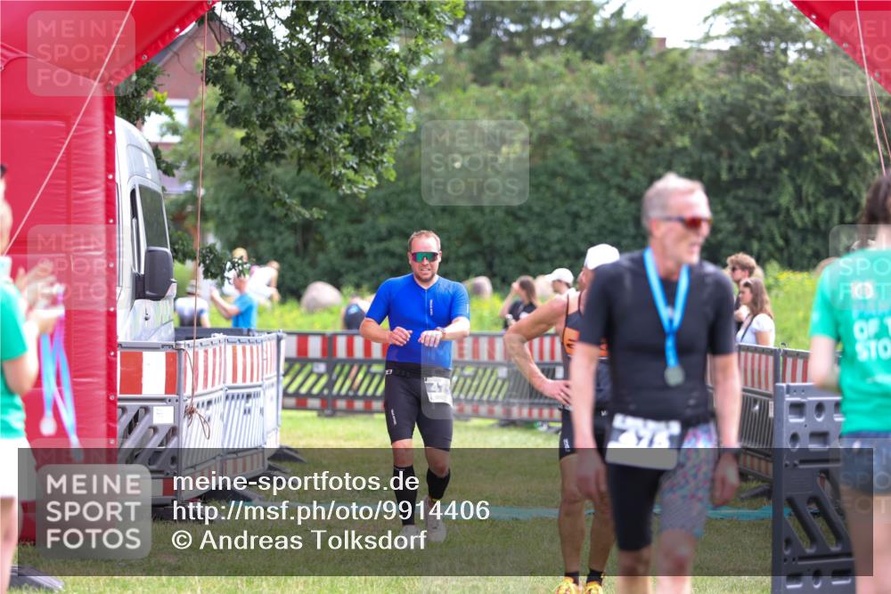 21.06.2026 - 29. Vierlanden-Triathlon Andreas Tolksdorf http://msf.ph/oto/9914406 21.06.2026 11:23:10 Ziel 443, 471, 625 meine-sportfotos.de