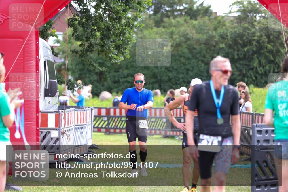 21.06.2026 - 29. Vierlanden-Triathlon Andreas Tolksdorf http://msf.ph/oto/9914407 21.06.2026 11:23:11 Ziel 443, 471, 625 meine-sportfotos.de