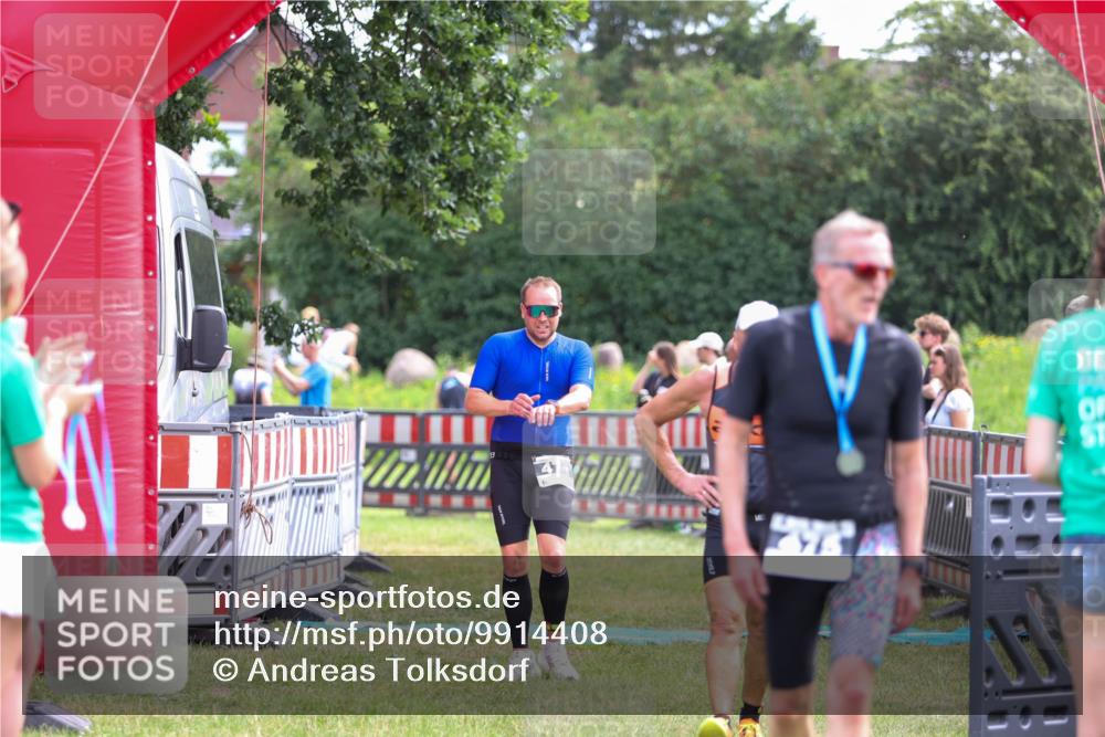 21.06.2026 - 29. Vierlanden-Triathlon Andreas Tolksdorf http://msf.ph/oto/9914408 21.06.2026 11:23:11 Ziel 443, 471, 625 meine-sportfotos.de
