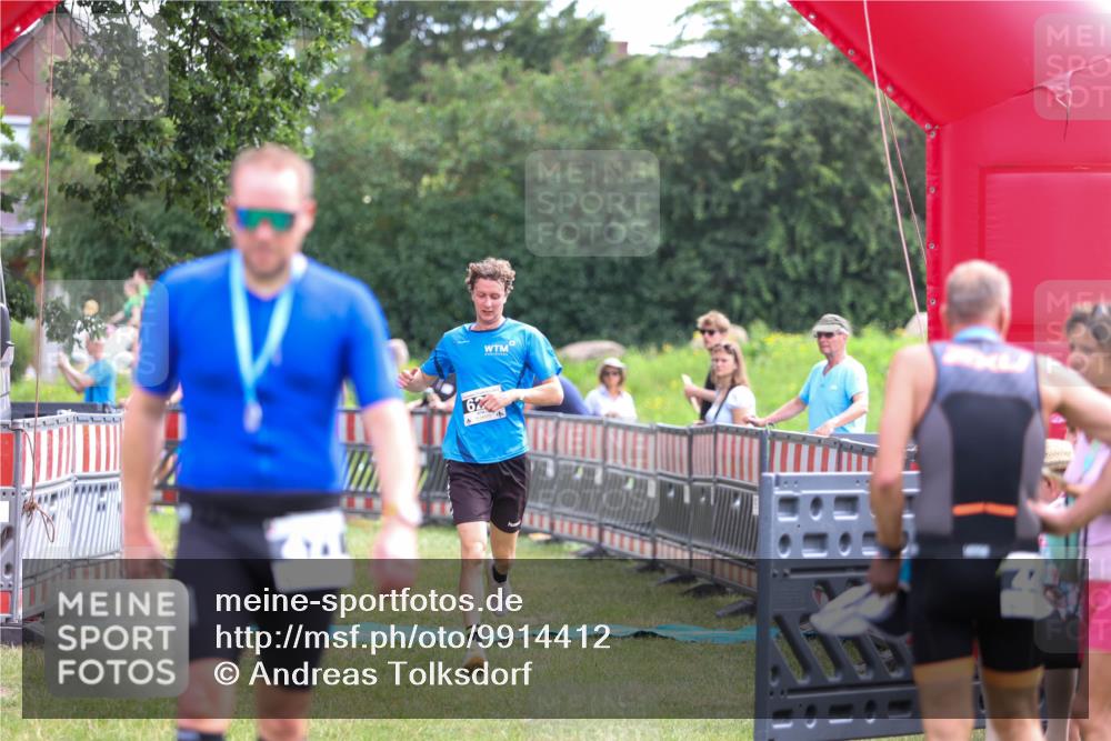 21.06.2026 - 29. Vierlanden-Triathlon Andreas Tolksdorf http://msf.ph/oto/9914412 21.06.2026 11:23:21 Ziel 625 meine-sportfotos.de