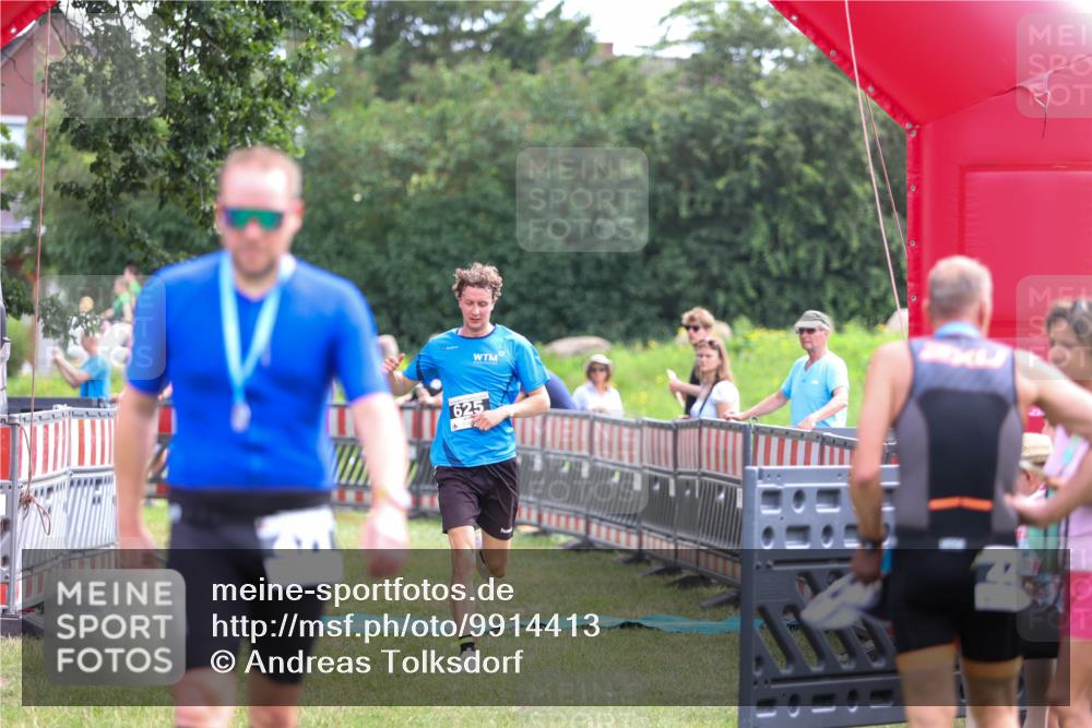 21.06.2026 - 29. Vierlanden-Triathlon Andreas Tolksdorf http://msf.ph/oto/9914413 21.06.2026 11:23:21 Ziel 625 meine-sportfotos.de
