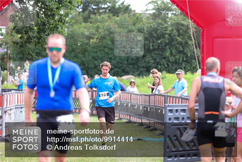 21.06.2026 - 29. Vierlanden-Triathlon Andreas Tolksdorf http://msf.ph/oto/9914414 21.06.2026 11:23:21 Ziel 625 meine-sportfotos.de