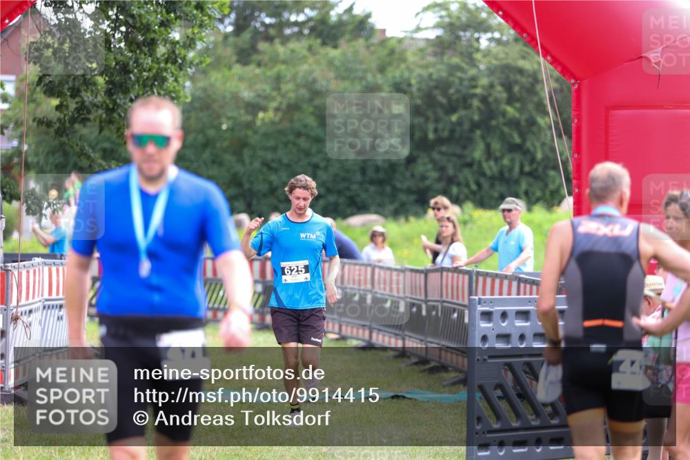 21.06.2026 - 29. Vierlanden-Triathlon Andreas Tolksdorf http://msf.ph/oto/9914415 21.06.2026 11:23:21 Ziel 625 meine-sportfotos.de
