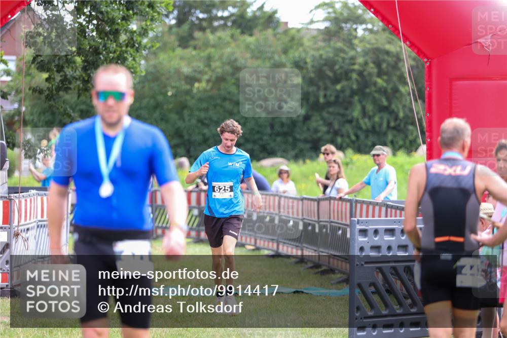 21.06.2026 - 29. Vierlanden-Triathlon Andreas Tolksdorf http://msf.ph/oto/9914417 21.06.2026 11:23:21 Ziel 625 meine-sportfotos.de