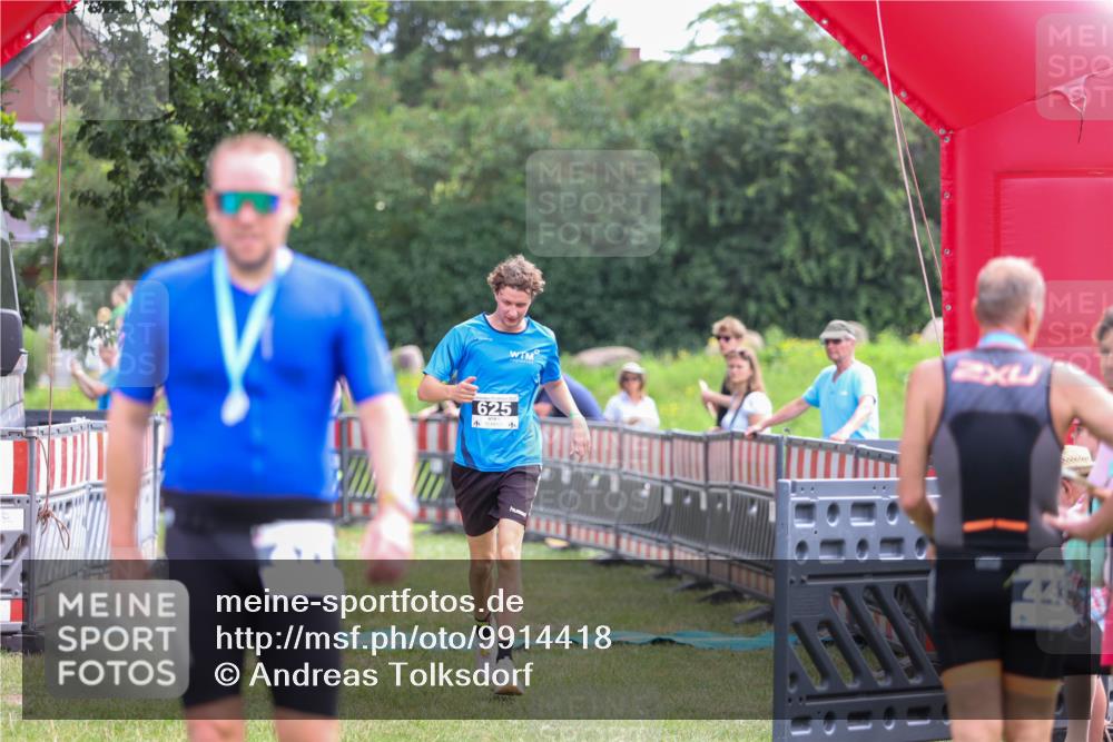 21.06.2026 - 29. Vierlanden-Triathlon Andreas Tolksdorf http://msf.ph/oto/9914418 21.06.2026 11:23:21 Ziel 625 meine-sportfotos.de