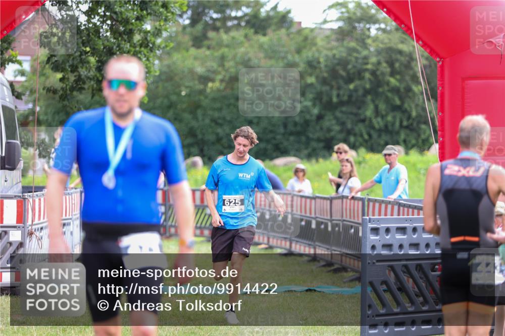 21.06.2026 - 29. Vierlanden-Triathlon Andreas Tolksdorf http://msf.ph/oto/9914422 21.06.2026 11:23:21 Ziel 625 meine-sportfotos.de