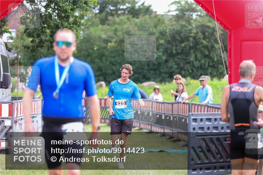 21.06.2026 - 29. Vierlanden-Triathlon Andreas Tolksdorf http://msf.ph/oto/9914423 21.06.2026 11:23:21 Ziel 625 meine-sportfotos.de