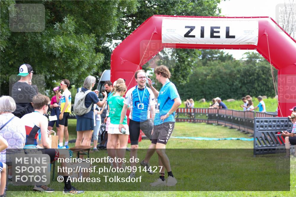 21.06.2026 - 29. Vierlanden-Triathlon Andreas Tolksdorf http://msf.ph/oto/9914427 21.06.2026 11:23:32 Ziel  meine-sportfotos.de
