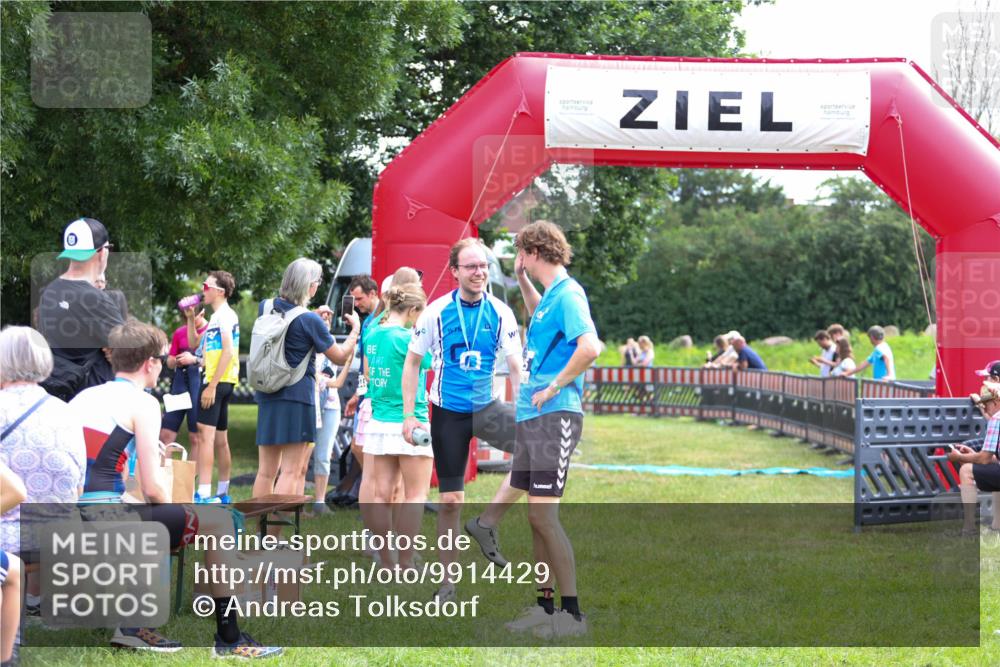 21.06.2026 - 29. Vierlanden-Triathlon Andreas Tolksdorf http://msf.ph/oto/9914429 21.06.2026 11:23:32 Ziel  meine-sportfotos.de