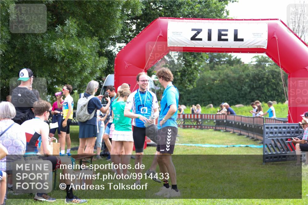 21.06.2026 - 29. Vierlanden-Triathlon Andreas Tolksdorf http://msf.ph/oto/9914433 21.06.2026 11:23:32 Ziel  meine-sportfotos.de