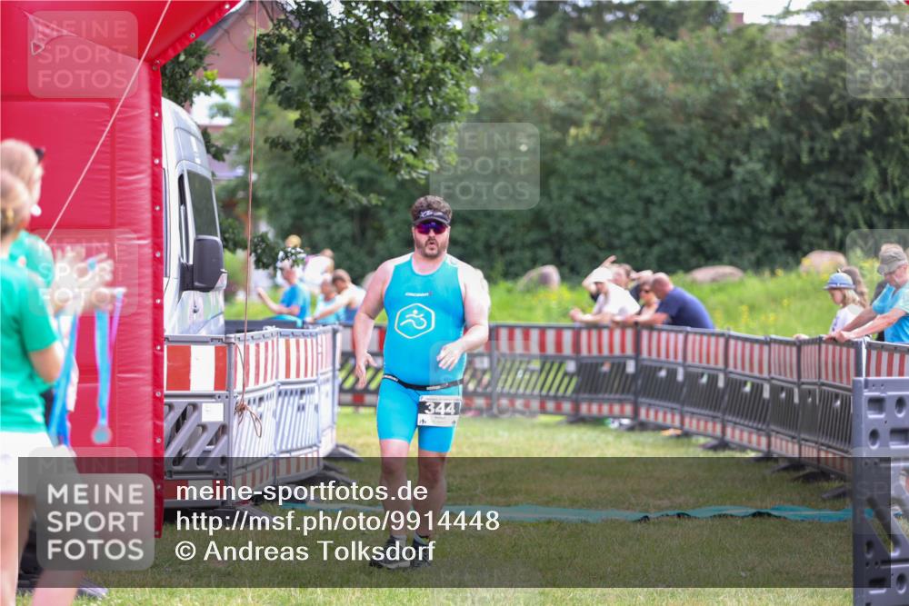 21.06.2026 - 29. Vierlanden-Triathlon Andreas Tolksdorf http://msf.ph/oto/9914448 21.06.2026 11:24:12 Ziel 344 meine-sportfotos.de