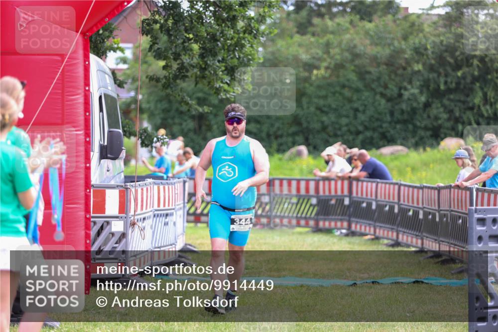 21.06.2026 - 29. Vierlanden-Triathlon Andreas Tolksdorf http://msf.ph/oto/9914449 21.06.2026 11:24:12 Ziel 344 meine-sportfotos.de