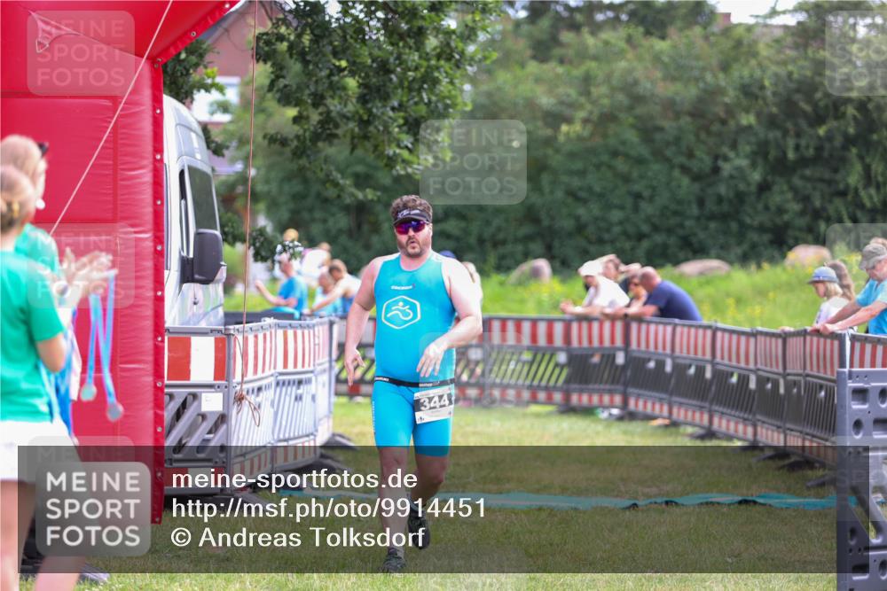 21.06.2026 - 29. Vierlanden-Triathlon Andreas Tolksdorf http://msf.ph/oto/9914451 21.06.2026 11:24:13 Ziel 344 meine-sportfotos.de