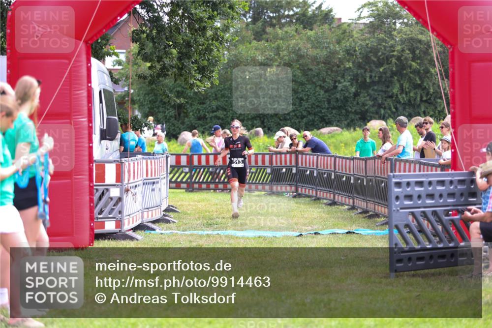 21.06.2026 - 29. Vierlanden-Triathlon Andreas Tolksdorf http://msf.ph/oto/9914463 21.06.2026 11:25:21 Ziel 513 meine-sportfotos.de