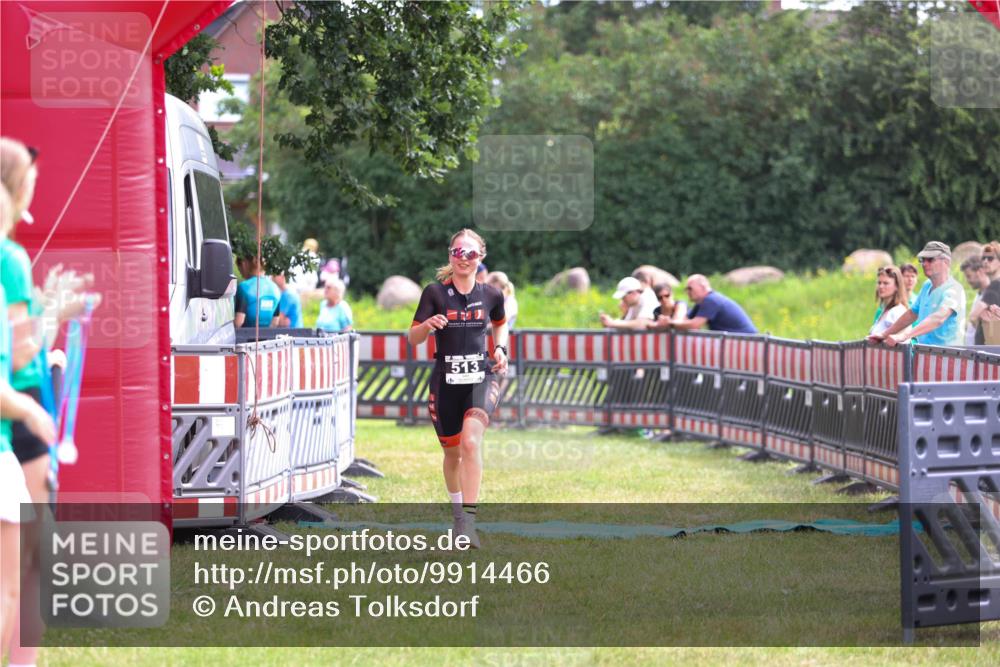 21.06.2026 - 29. Vierlanden-Triathlon Andreas Tolksdorf http://msf.ph/oto/9914466 21.06.2026 11:25:22 Ziel 513 meine-sportfotos.de
