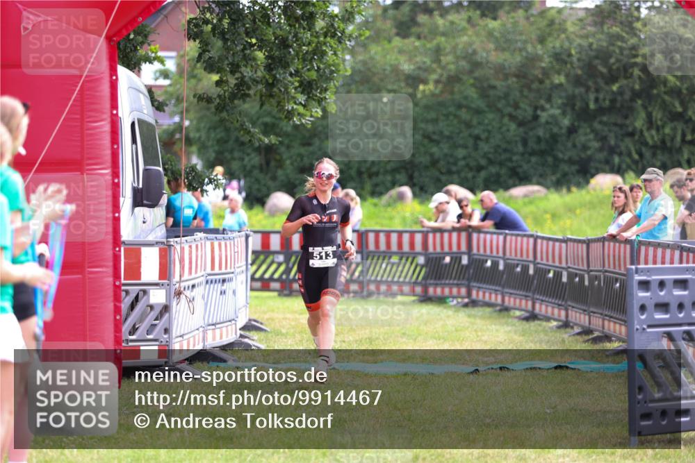21.06.2026 - 29. Vierlanden-Triathlon Andreas Tolksdorf http://msf.ph/oto/9914467 21.06.2026 11:25:22 Ziel 513 meine-sportfotos.de