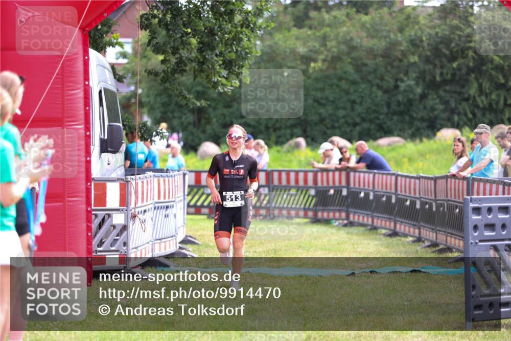 21.06.2026 - 29. Vierlanden-Triathlon Andreas Tolksdorf http://msf.ph/oto/9914470 21.06.2026 11:25:22 Ziel 513 meine-sportfotos.de