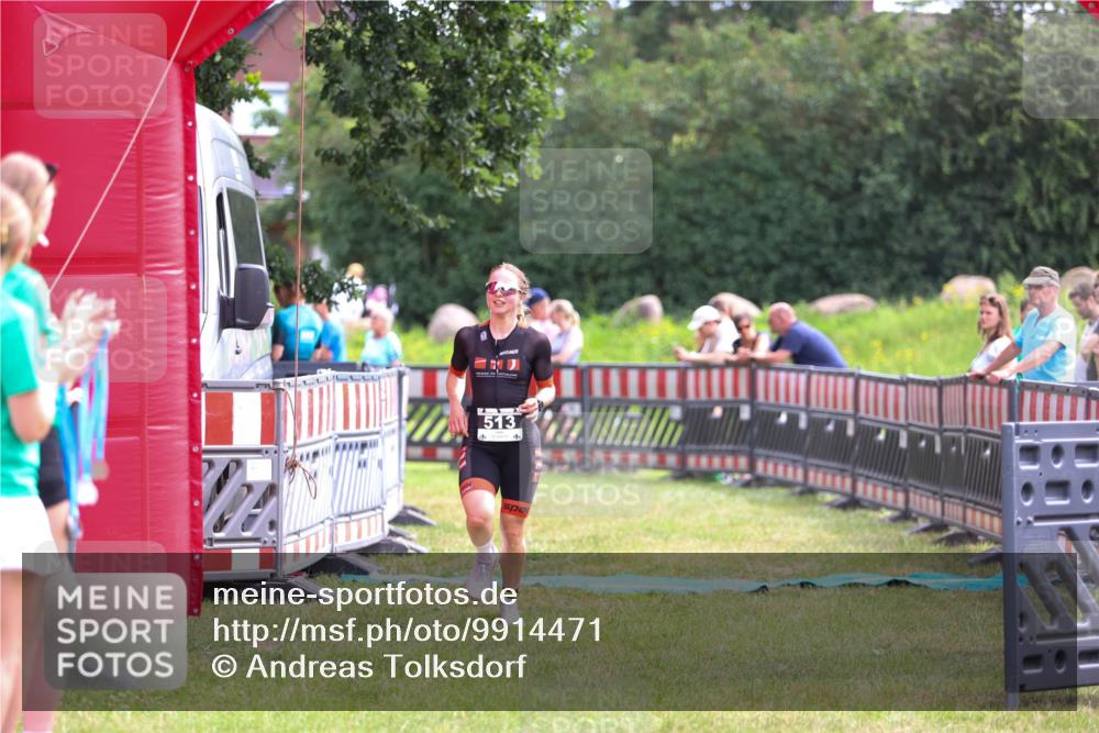 21.06.2026 - 29. Vierlanden-Triathlon Andreas Tolksdorf http://msf.ph/oto/9914471 21.06.2026 11:25:23 Ziel 513 meine-sportfotos.de