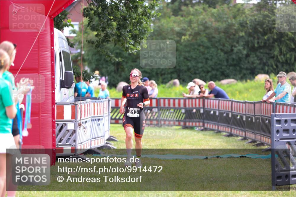 21.06.2026 - 29. Vierlanden-Triathlon Andreas Tolksdorf http://msf.ph/oto/9914472 21.06.2026 11:25:23 Ziel 513 meine-sportfotos.de