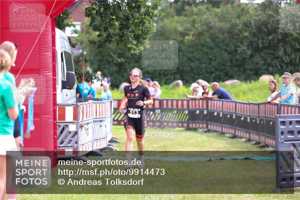 21.06.2026 - 29. Vierlanden-Triathlon Andreas Tolksdorf http://msf.ph/oto/9914473 21.06.2026 11:25:23 Ziel 513 meine-sportfotos.de