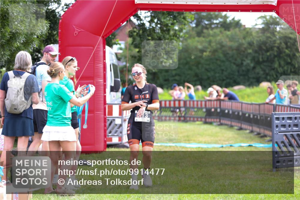 21.06.2026 - 29. Vierlanden-Triathlon Andreas Tolksdorf http://msf.ph/oto/9914477 21.06.2026 11:25:25 Ziel 513 meine-sportfotos.de
