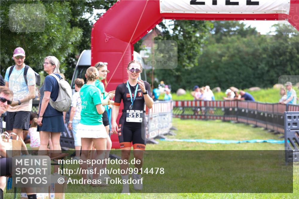 21.06.2026 - 29. Vierlanden-Triathlon Andreas Tolksdorf http://msf.ph/oto/9914478 21.06.2026 11:25:28 Ziel 584 meine-sportfotos.de